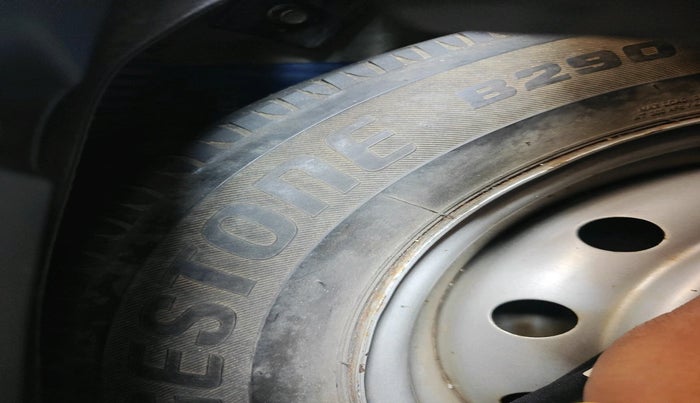 2013 Maruti Wagon R 1.0 LXI CNG, Petrol, Manual, 1,11,447 km, tyre