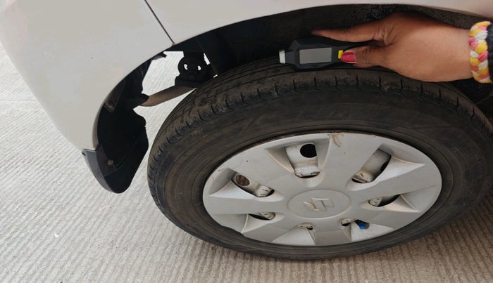 2013 Maruti Wagon R 1.0 LXI CNG, Petrol, Manual, 1,11,447 km, tyre