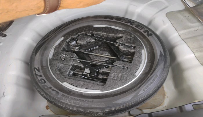 2014 Hyundai New Elantra 1.8 SX MT VTVT, Petrol, Manual, 74,860 km, tyre