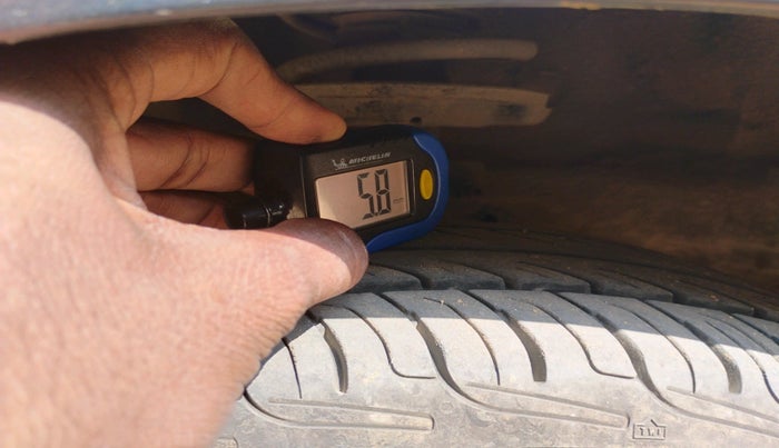 2016 Maruti Swift LXI (O), Petrol, Manual, 68,570 km, tyre