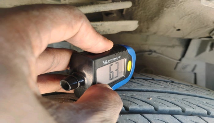 2016 Maruti Swift LXI (O), Petrol, Manual, 68,570 km, tyre