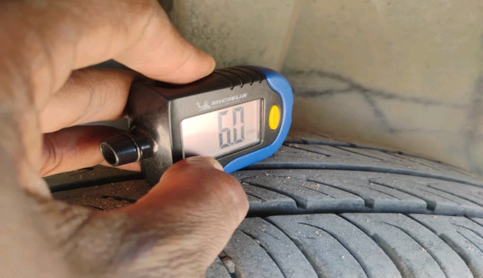 2016 Maruti Swift LXI (O), Petrol, Manual, 68,570 km, tyre