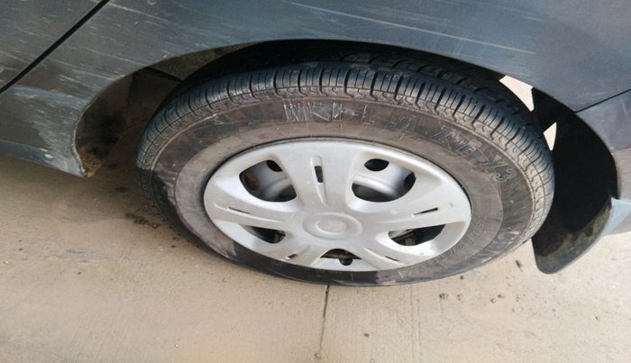 2016 Hyundai Eon ERA +, Petrol, Manual, 56,366 km, tyre