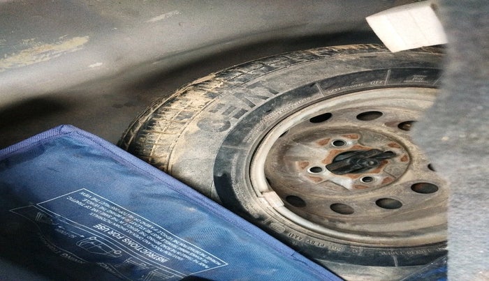 2016 Hyundai Eon ERA +, Petrol, Manual, 56,366 km, tyre