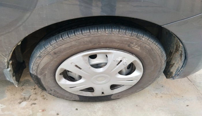 2016 Hyundai Eon ERA +, Petrol, Manual, 56,366 km, tyre