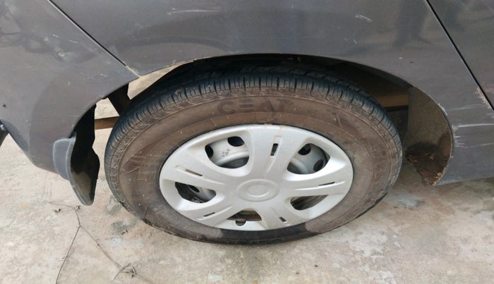 2016 Hyundai Eon ERA +, Petrol, Manual, 56,366 km, tyre