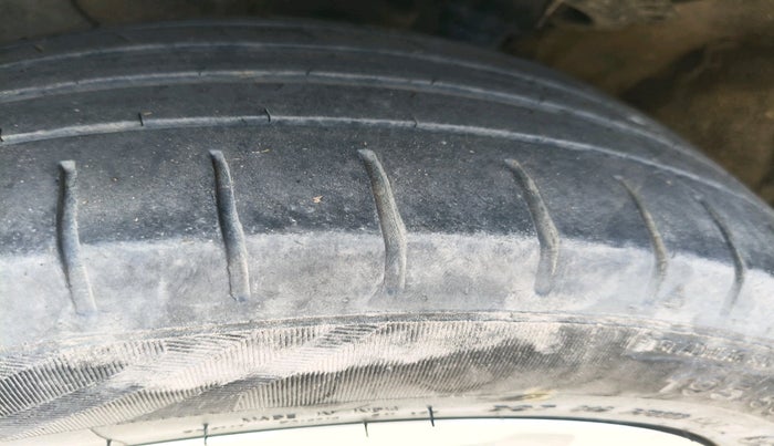 2017 Hyundai Elite i20 ASTA 1.2 DUAL TONE, Petrol, Manual, 1,04,384 km, tyre