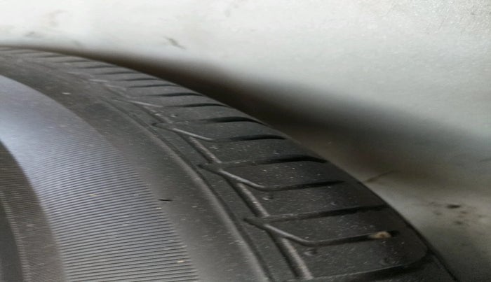 2017 Hyundai Elite i20 ASTA 1.2 DUAL TONE, Petrol, Manual, 1,04,384 km, tyre