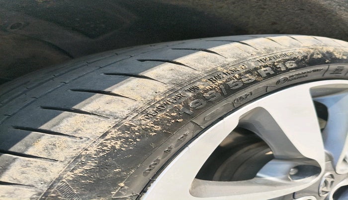 2017 Hyundai Elite i20 ASTA 1.2 DUAL TONE, Petrol, Manual, 1,04,384 km, tyre