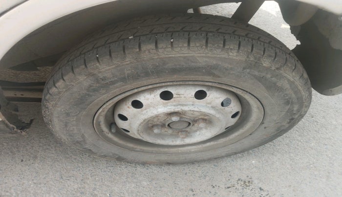 2011 Maruti Wagon R 1.0 LXI CNG, Petrol, Manual, 99,293 km, tyre