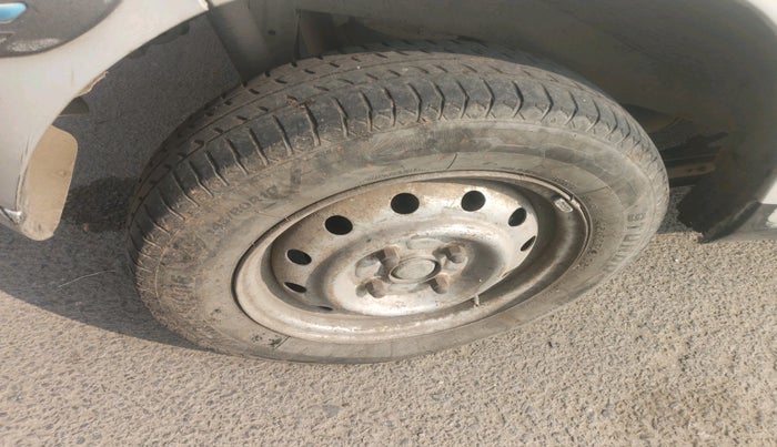 2011 Maruti Wagon R 1.0 LXI CNG, Petrol, Manual, 99,293 km, tyre