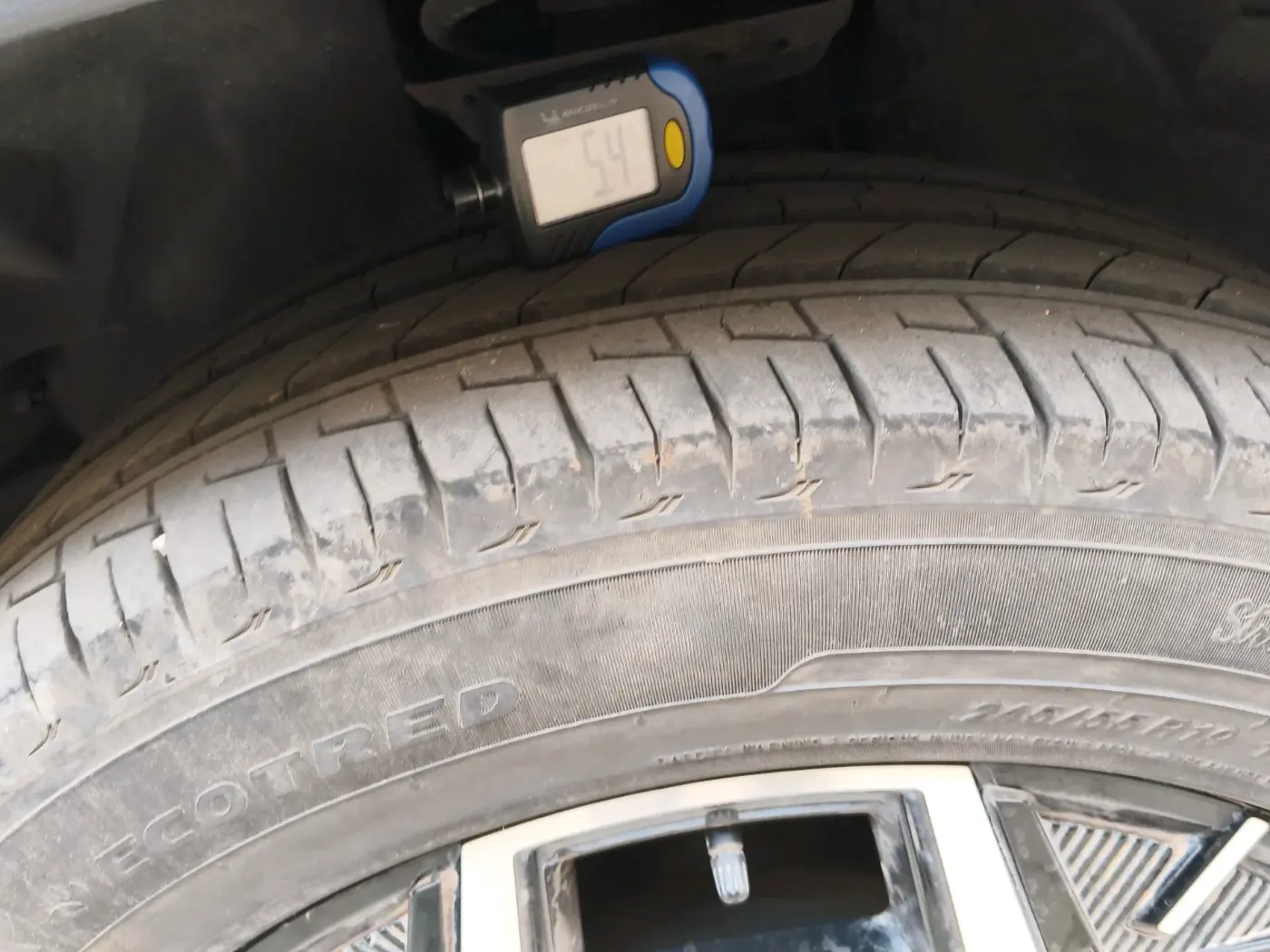 2023 Tata Safari ACCOMPLISHED PLUS DUAL TONE AT, Diesel, Automatic, 13,939 km, tyre
