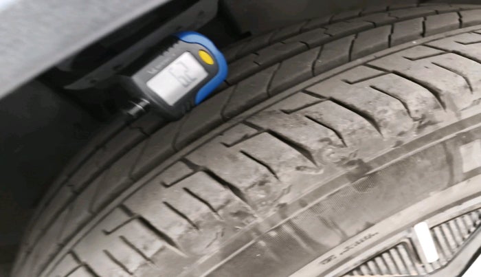 2023 Tata Safari ACCOMPLISHED PLUS DUAL TONE AT, Diesel, Automatic, 13,939 km, tyre