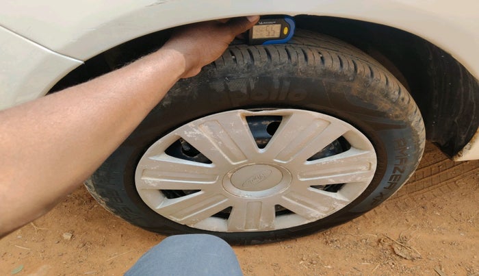 2011 Ford Figo ZXI 1.2 PETROL, Petrol, Manual, 1,00,440 km, tyre