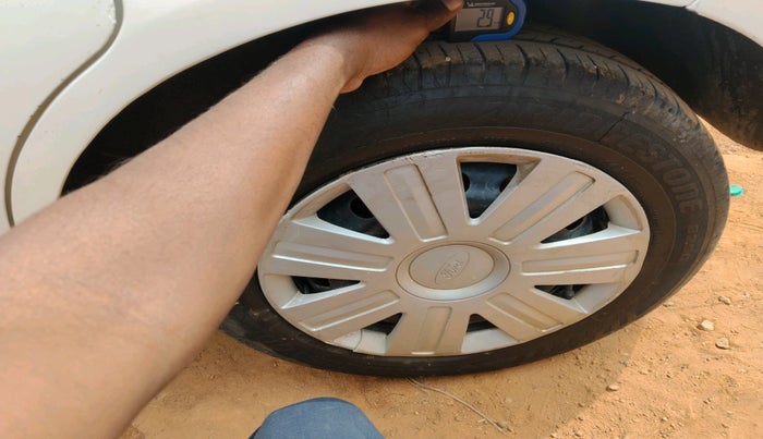 2011 Ford Figo ZXI 1.2 PETROL, Petrol, Manual, 1,00,440 km, tyre