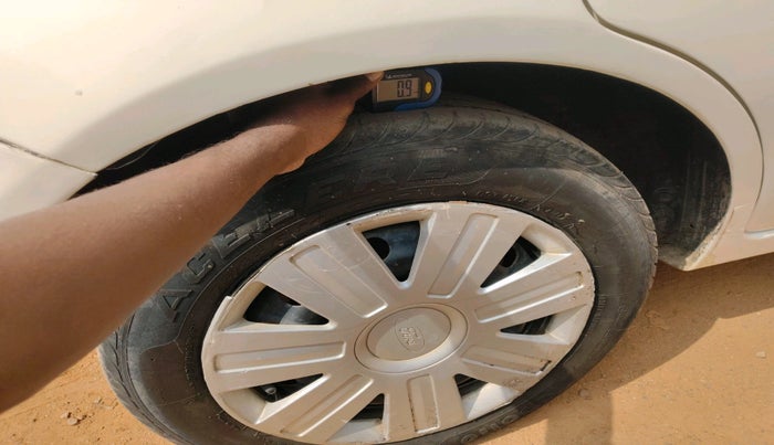 2011 Ford Figo ZXI 1.2 PETROL, Petrol, Manual, 1,00,440 km, tyre