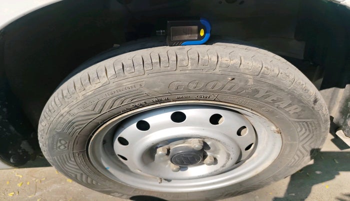 2017 Maruti Wagon R 1.0 LXI CNG, Petrol, Manual, 68,519 km, tyre