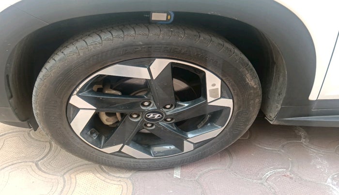 2022 Hyundai ALCAZAR 2.0 SIGNATURE (O) AT 7STR, Petrol, Automatic, 45,868 km, tyre