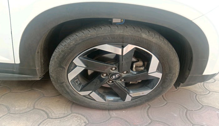 2022 Hyundai ALCAZAR 2.0 SIGNATURE (O) AT 7STR, Petrol, Automatic, 45,868 km, tyre