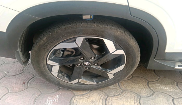 2022 Hyundai ALCAZAR 2.0 SIGNATURE (O) AT 7STR, Petrol, Automatic, 45,868 km, tyre