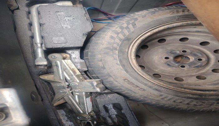 2014 Honda Amaze 1.5L I-DTEC S, Diesel, Manual, 1,19,170 km, tyre