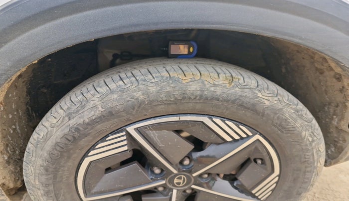 2024 Tata NEXON CREATIVE PLUS 1.2 REVOTRON 6 AMT, Petrol, Automatic, 51,177 km, tyre