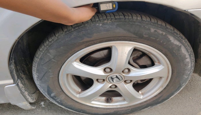 2010 Honda Civic 1.8L I-VTEC V AT, Petrol, Automatic, 1,17,429 km, tyre