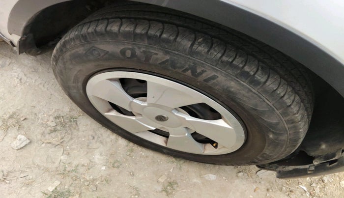 2017 Mahindra XUV500 W6 1.99, Diesel, Manual, 72,624 km, tyre