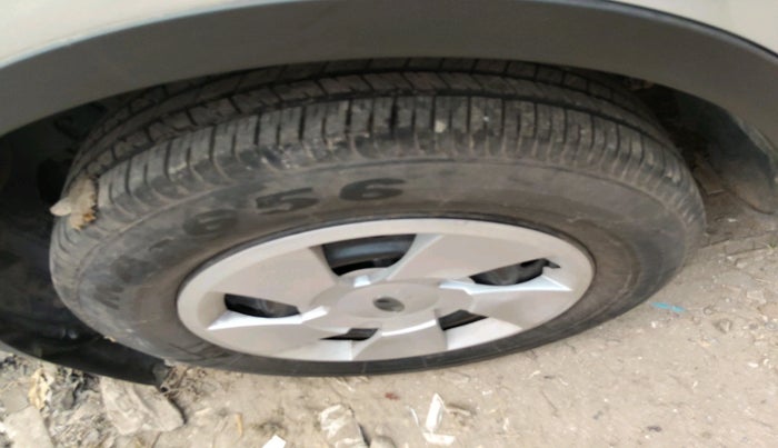 2017 Mahindra XUV500 W6 1.99, Diesel, Manual, 72,624 km, tyre