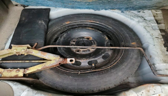 2015 Ford Figo Aspire AMBIENTE 1.2 PETROL, Petrol, Manual, 56,481 km, tyre