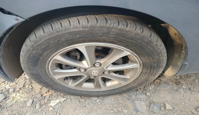 2014 Hyundai Grand i10 ASTA 1.1 CRDI, Diesel, Manual, 1,32,804 km, tyre