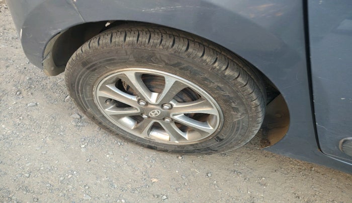 2014 Hyundai Grand i10 ASTA 1.1 CRDI, Diesel, Manual, 1,32,804 km, tyre