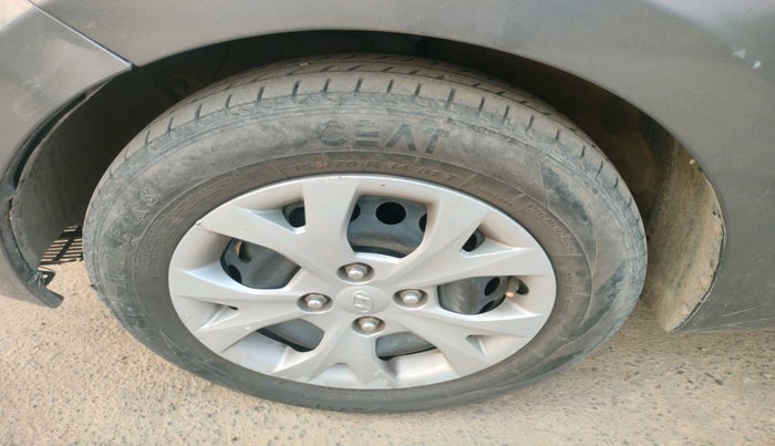 2016 Hyundai Grand i10 SPORTZ 1.2 KAPPA VTVT, Petrol, Manual, 87,120 km, tyre