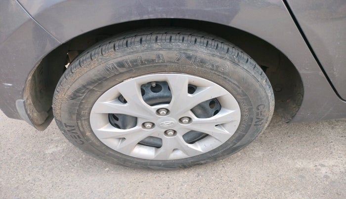 2016 Hyundai Grand i10 SPORTZ 1.2 KAPPA VTVT, Petrol, Manual, 87,120 km, tyre