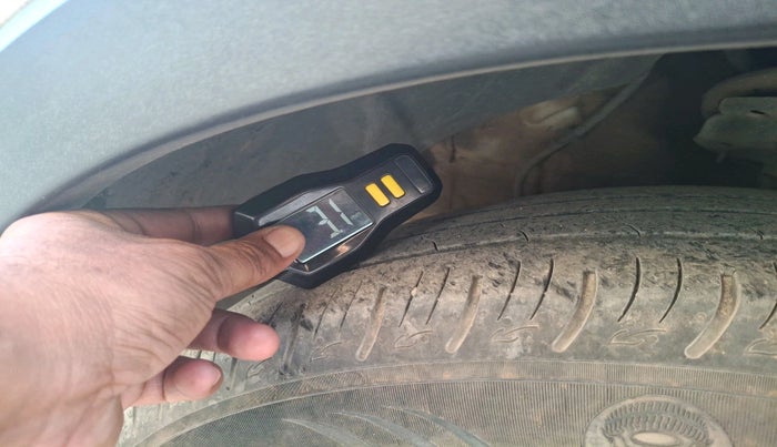 2022 Mahindra XUV300 W8 1.2 PETROL, Petrol, Manual, 39,046 km, tyre