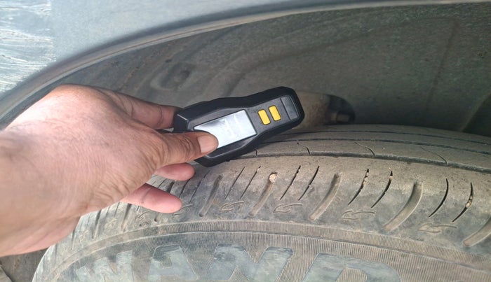 2022 Mahindra XUV300 W8 1.2 PETROL, Petrol, Manual, 39,046 km, tyre