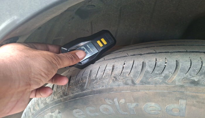 2022 Mahindra XUV300 W8 1.2 PETROL, Petrol, Manual, 39,046 km, tyre