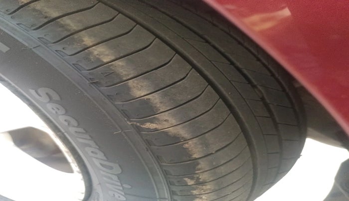 2010 Honda Jazz 1.2 L I-VTEC SELECT, Petrol, Manual, 75,504 km, tyre