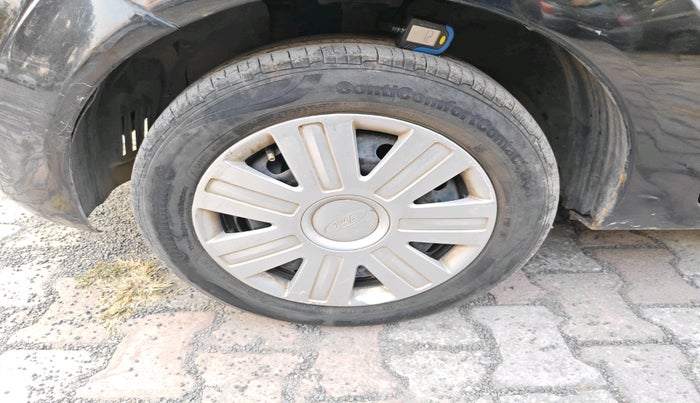 2010 Ford Figo TITANIUM 1.2 PETROL, Petrol, Manual, 1,20,484 km, tyre