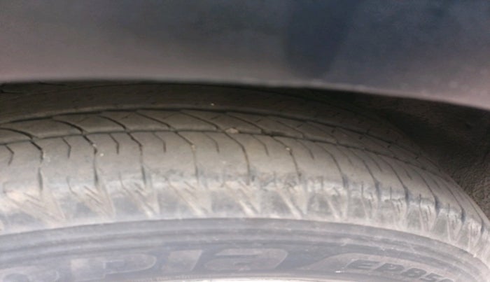 2016 Landrover Freelander 2.0 HSE, Diesel, Automatic, 1,70,529 km, tyre