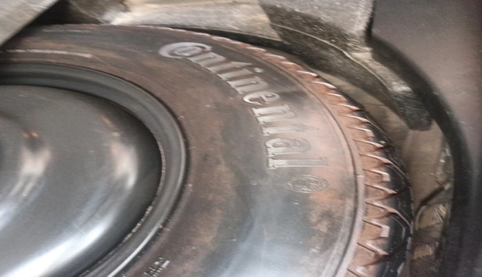 2016 Landrover Freelander 2.0 HSE, Diesel, Automatic, 1,70,529 km, tyre