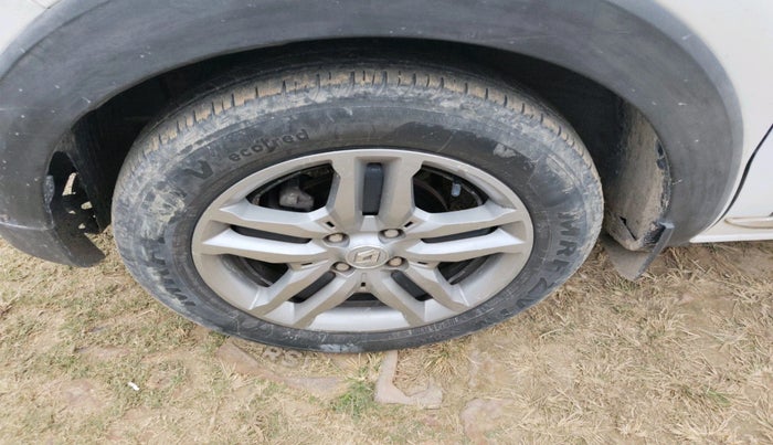 2021 Renault TRIBER RXZ, Petrol, Manual, 43,100 km, tyre