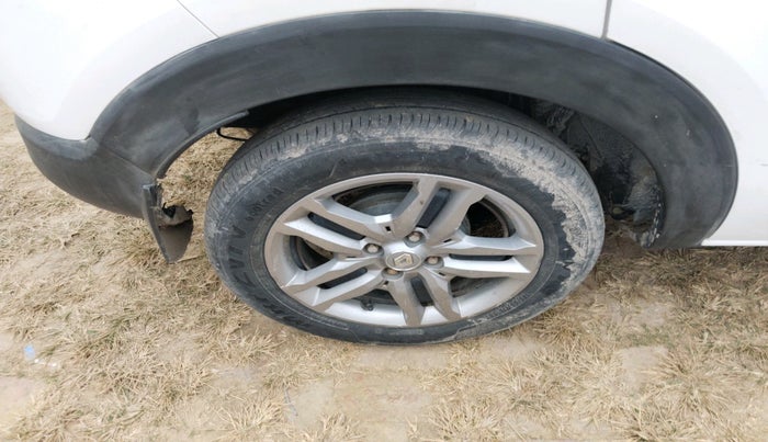 2021 Renault TRIBER RXZ, Petrol, Manual, 43,100 km, tyre