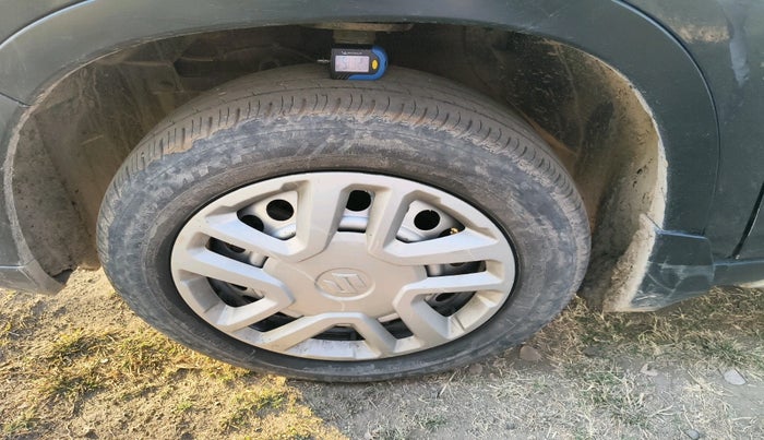 2022 Maruti Vitara Brezza LXI, Petrol, Manual, 30,107 km, tyre