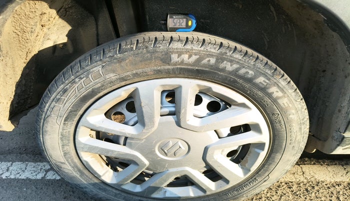 2022 Maruti Vitara Brezza LXI, Petrol, Manual, 30,107 km, tyre