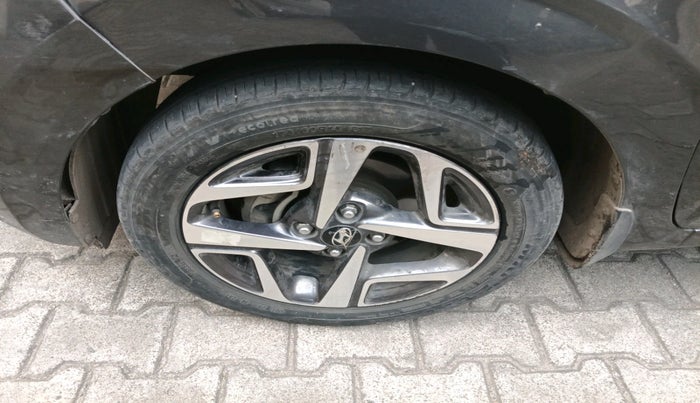 2022 Hyundai AURA SX 1.2, Petrol, Manual, 30,531 km, tyre