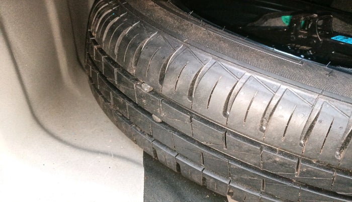 2022 Hyundai AURA SX 1.2, Petrol, Manual, 30,531 km, tyre