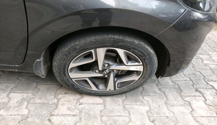 2022 Hyundai AURA SX 1.2, Petrol, Manual, 30,531 km, tyre