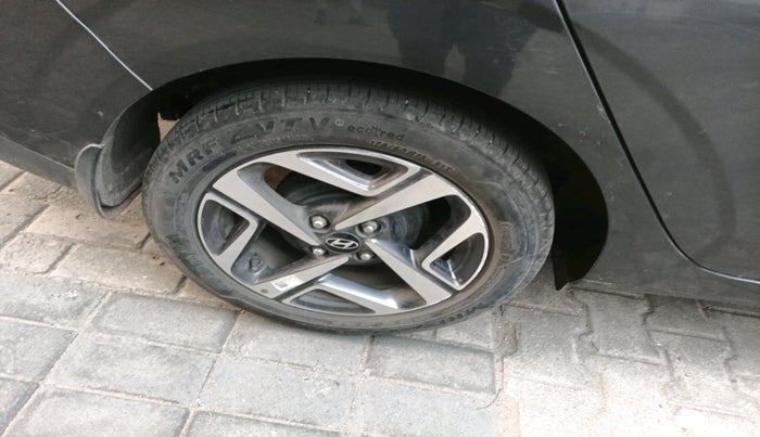 2022 Hyundai AURA SX 1.2, Petrol, Manual, 30,531 km, tyre