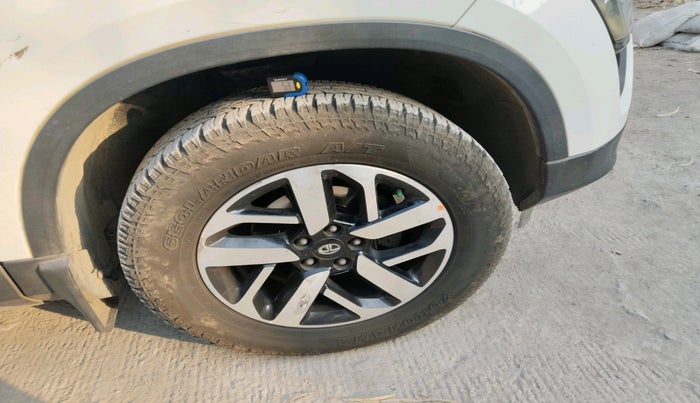 2022 Tata Harrier XZA PLUS 2.0L DUAL TONE, Diesel, Automatic, 96,117 km, tyre